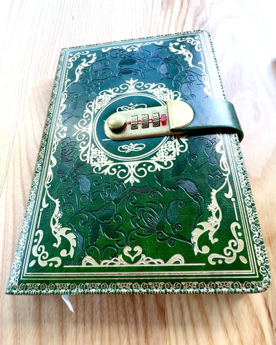 Exklusives Leder-Notizbuch "Sekretnik" A5 mit Zahlenschloss - Personalisierung mit Gravur
