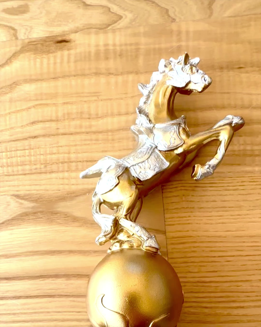 Elegante Statuette "Złoty Rumak" - mit Gravurmöglichkeit als Geschenk