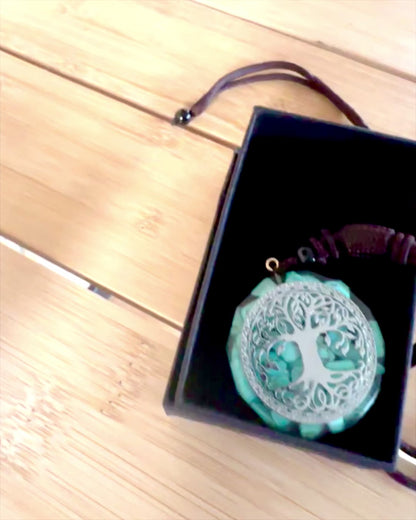 Amulett "Baum des Lebens" mit Türkis – Deine persönliche Stärke, Halskette als Geschenk, Personalisierung mit Gravur