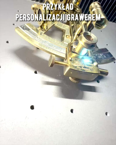Künstlerischer Sextant in goldener Farbe - Möglichkeit zur Personalisierung mit Gravur