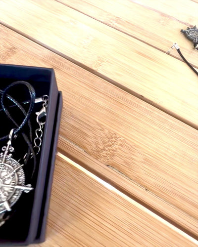 Amulett Krieger des Nordens - Wikingerkompass, Möglichkeit zur Personalisierung mit Gravur als Geschenk, 2 Varianten zur Auswahl
