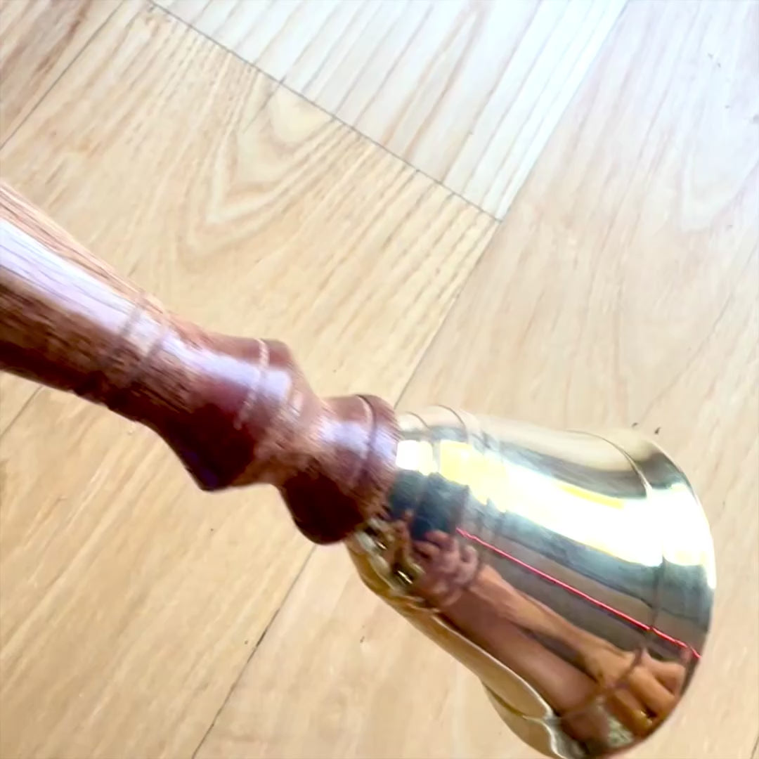 Retro-Handglocke aus Messing mit Holzgriff