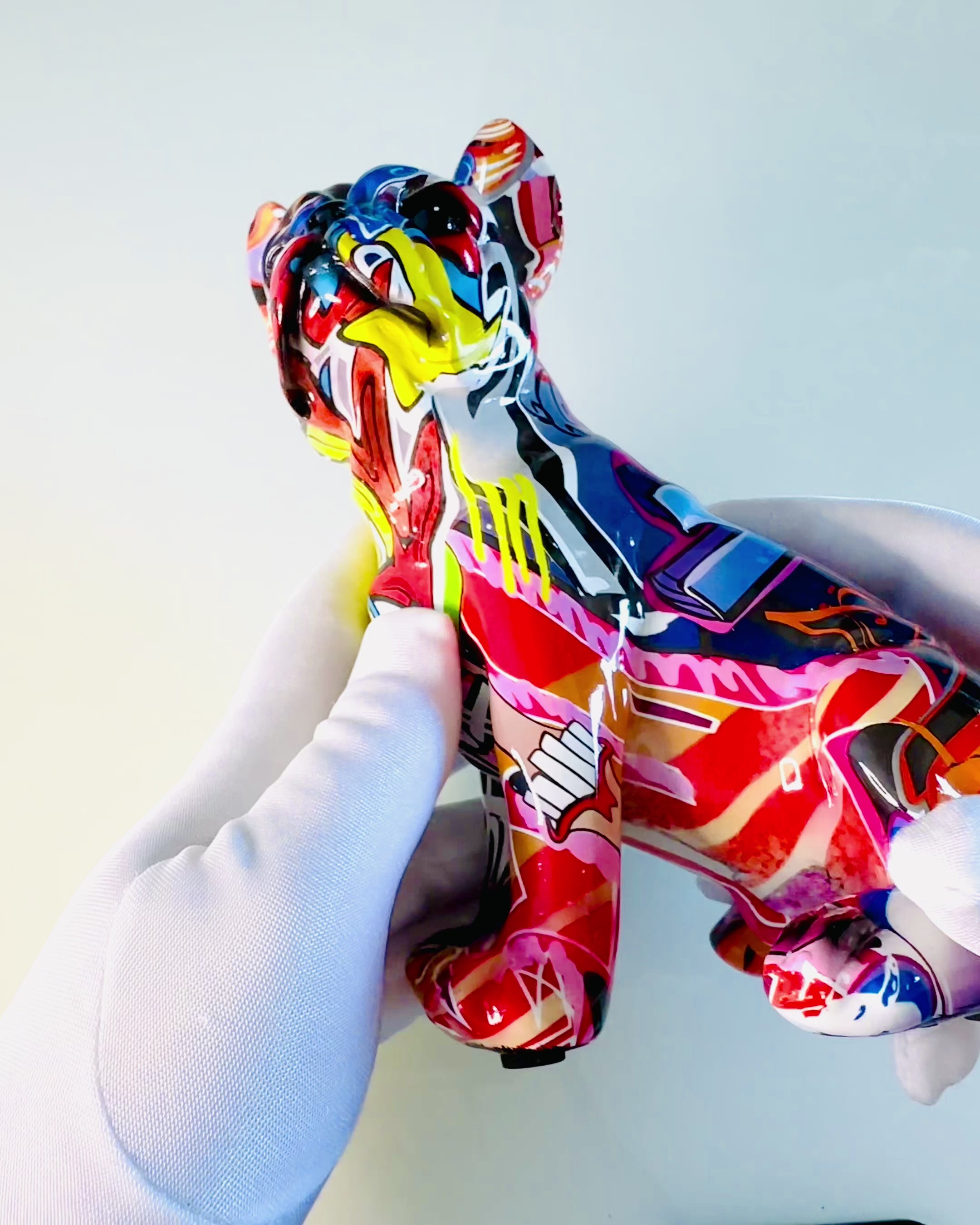 Handgefertigte Französische Bulldoggenfigur im Street-Art-Stil mit Gravuroption
