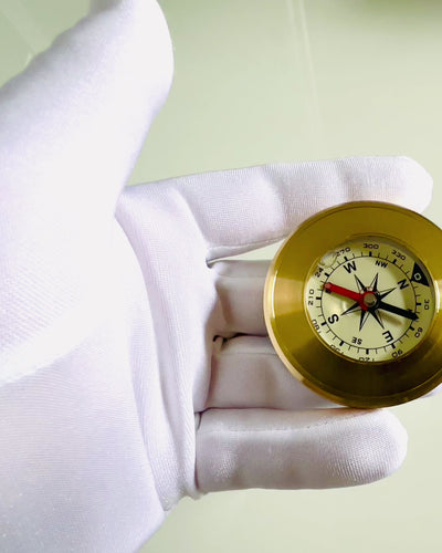 Navigationskompass mit Gravurmöglichkeit, Messing, Klassisches Design – 5 cm