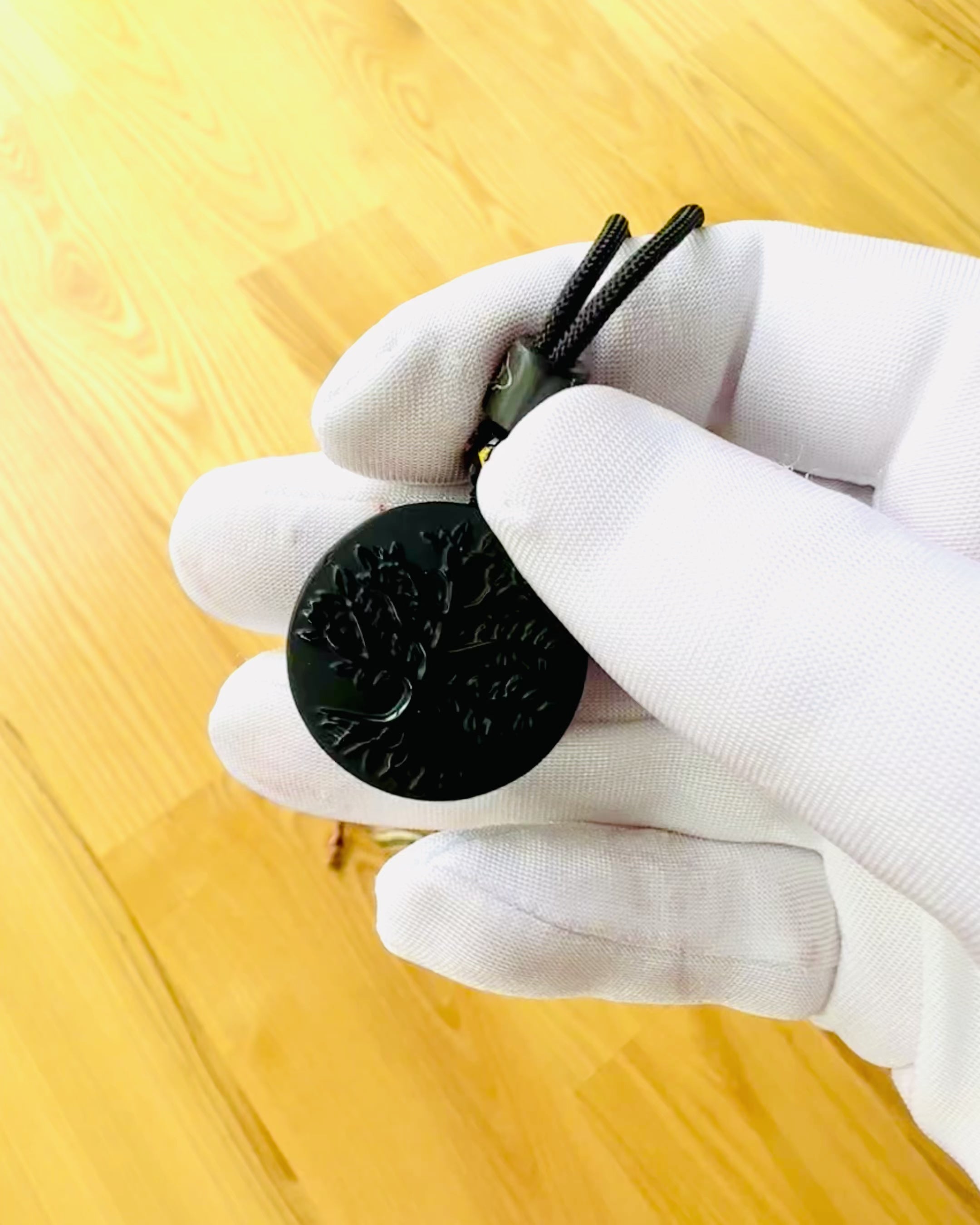 "Lebensbaum"-Halskette aus Obsidian - Personalisierung mit Gravur