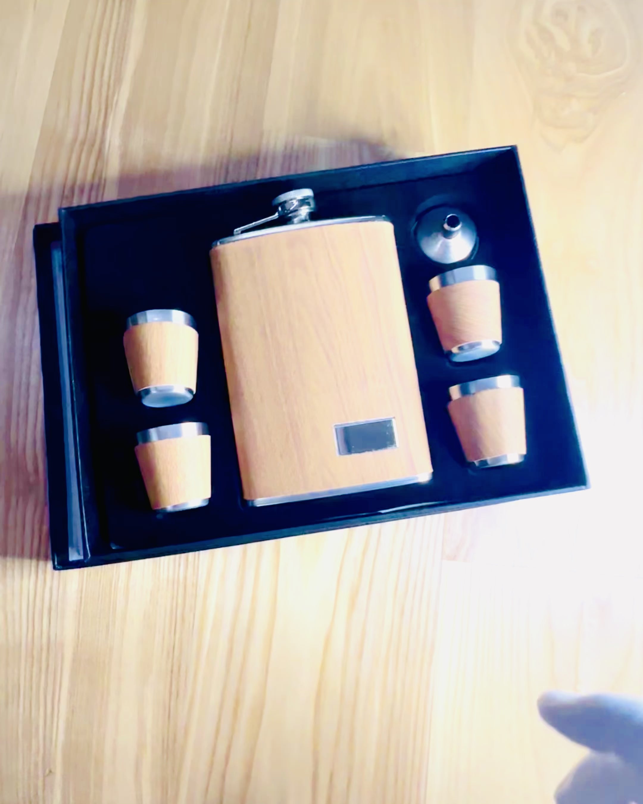 Holzset "Piersiówka Elegance" mit Gravurpersonalisierungsmöglichkeit
