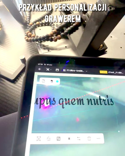 Strzała Mocy – Halskette mit schwarzem Obsidian und Holzperlen, personalisiert mit Gravur als Geschenk
