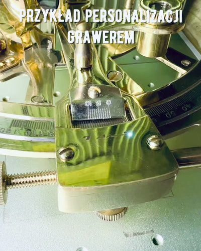 Künstlerischer Sextant in goldener Farbe - Möglichkeit zur Personalisierung mit Gravur