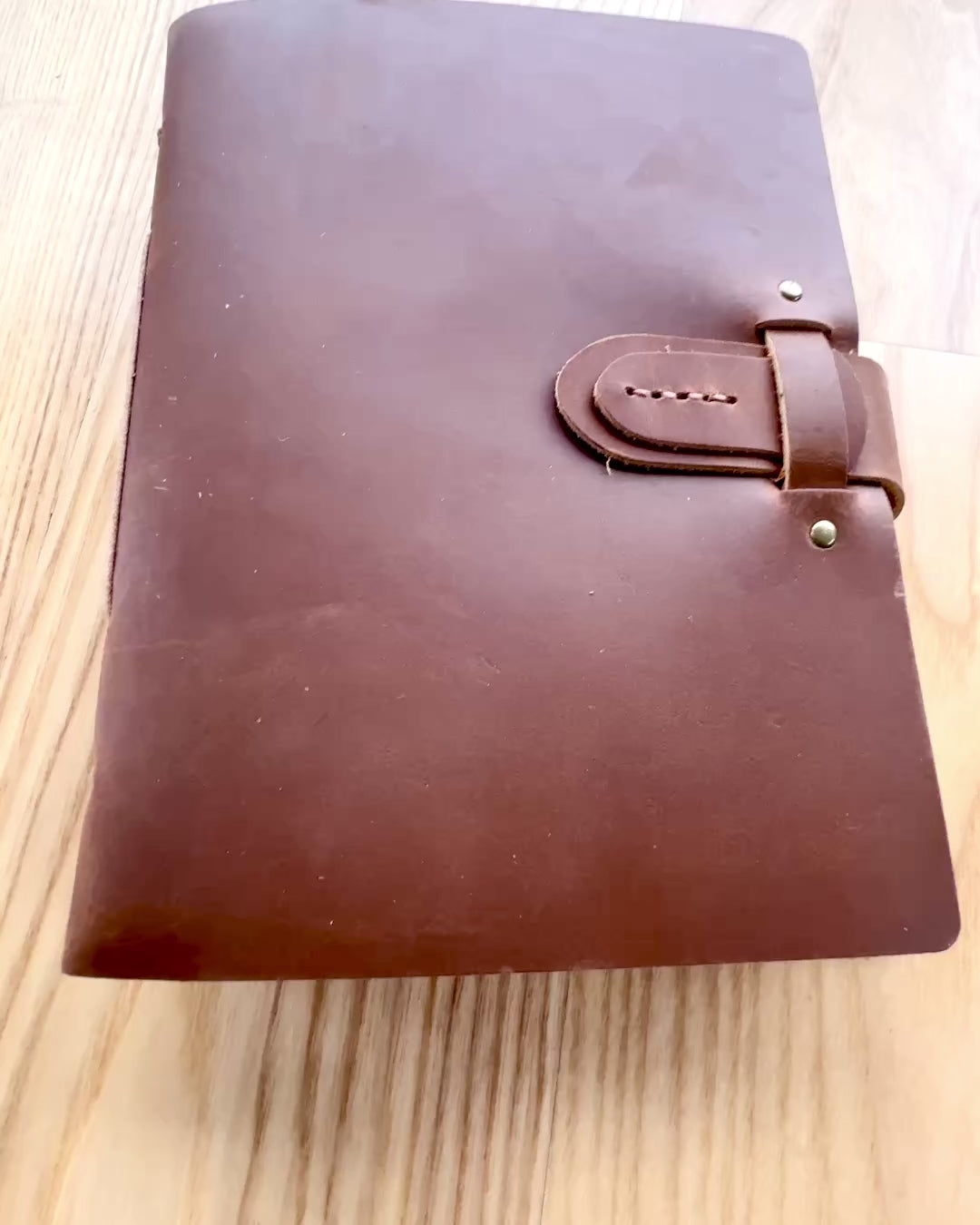 Premium-Notizbuch "RetroNotes" – Elegantes Notizbuch aus echtem Leder - 200 Seiten, 120g, Notizbuch, Skizzenbuch, Farbe Braun, Personalisierung mit Gravur