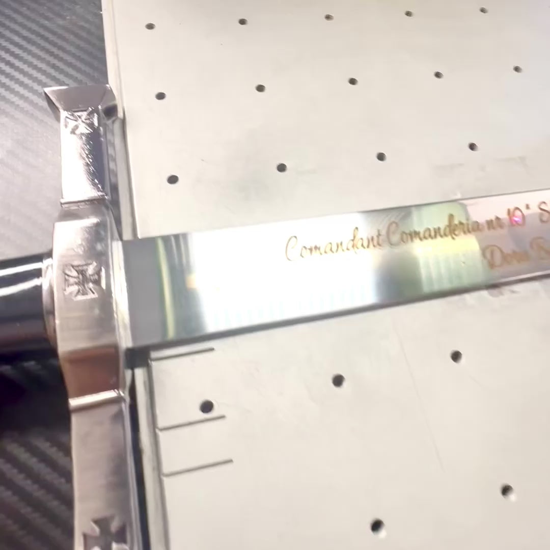 Stahlschwert eines Ritters 84 cm in Scheide - Replik SW-114 mit der Möglichkeit einer personalisierten Gravur