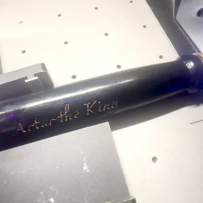 Faltbarer Holzgehstock mit Adlerkopf - elegantes Geschenk mit Möglichkeit zur Personalisierung durch Gravur, Länge 91,5 cm, schwarz mit silberfarbenem Messinggriff