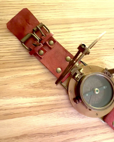 Sonnenuhr "Antiker Kompass", Armbanduhr mit Kompass, Personalisierung mit Gravur möglich