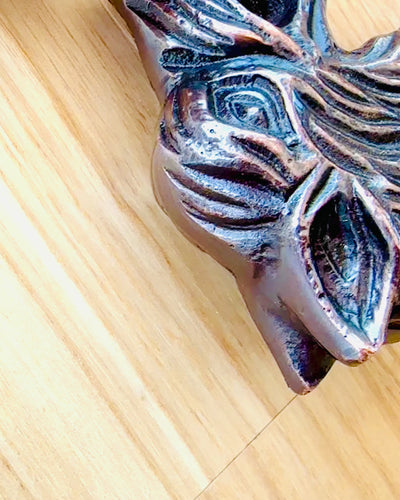 Spazierstock Wolf - Indisches Mangoholz mit Gravurmöglichkeit, braun goldene Verzierungen