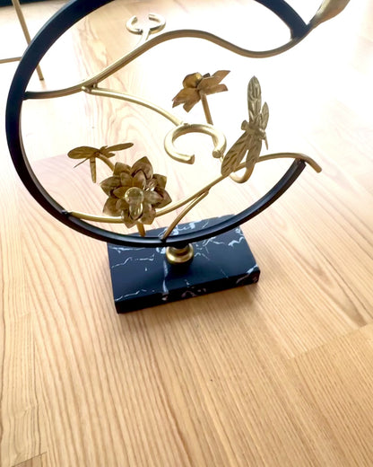 Ständer "Eleganter Insekt" - für Weinflasche und Gläser, Höhe 33 cm, Möglichkeit zur Personalisierung mit Gravur als Geschenk