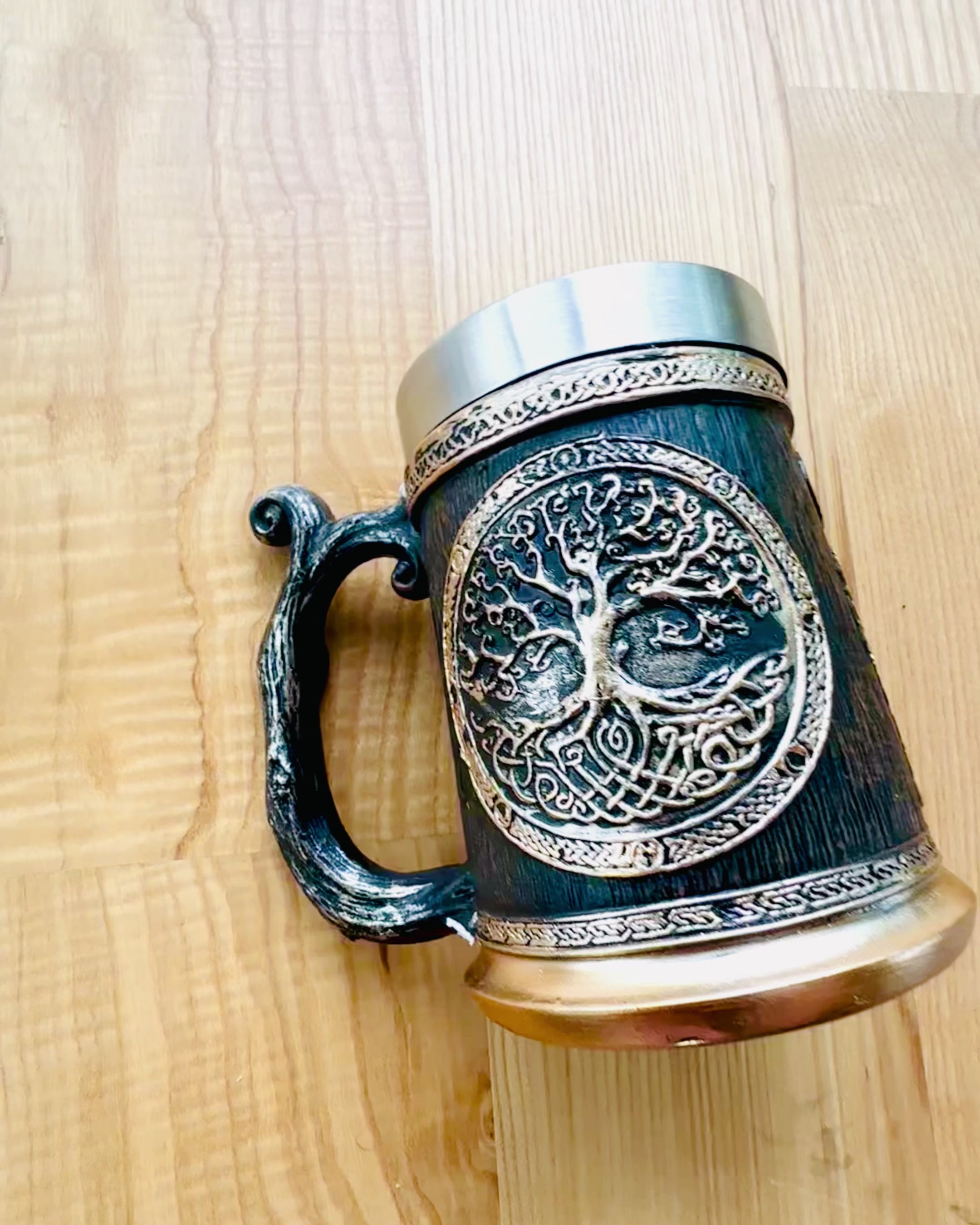 Nordischer Becher Weltenbaum - Meisterhafte Ausführung, 600 ml, Personalisierung mit Gravur möglich