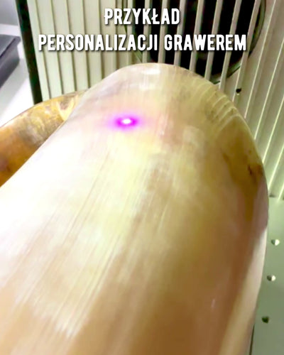 Gehämmerter Krug 'Majstersztyk' mit Personalisierung durch Gravur - 5 Farbvarianten