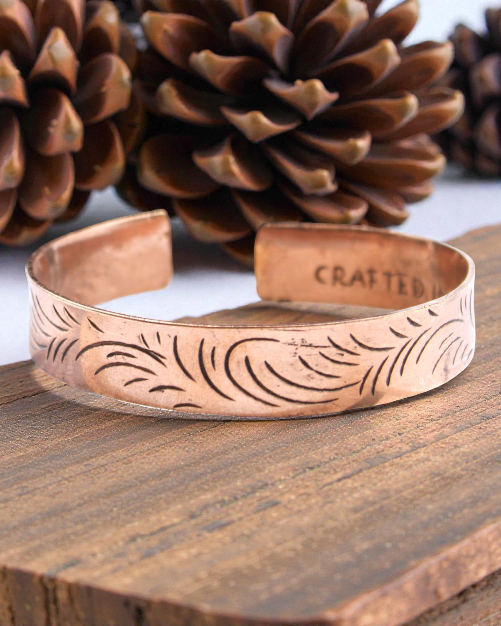 Tibetisches Kupferarmband Tribal Flow – Breite Windungen